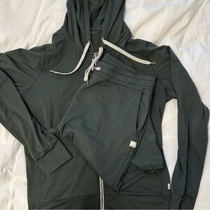 Vuori performance jogger set green